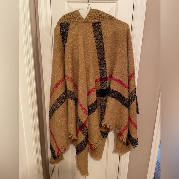 GM Fashion Sweaters - GM Fashion poncho NWT